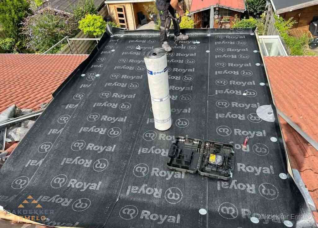 Dakrenovatie met Royal onderdak op plat dak in Ermelo Dakrenovatie met Royal onderdak op plat dak in Ermelo
