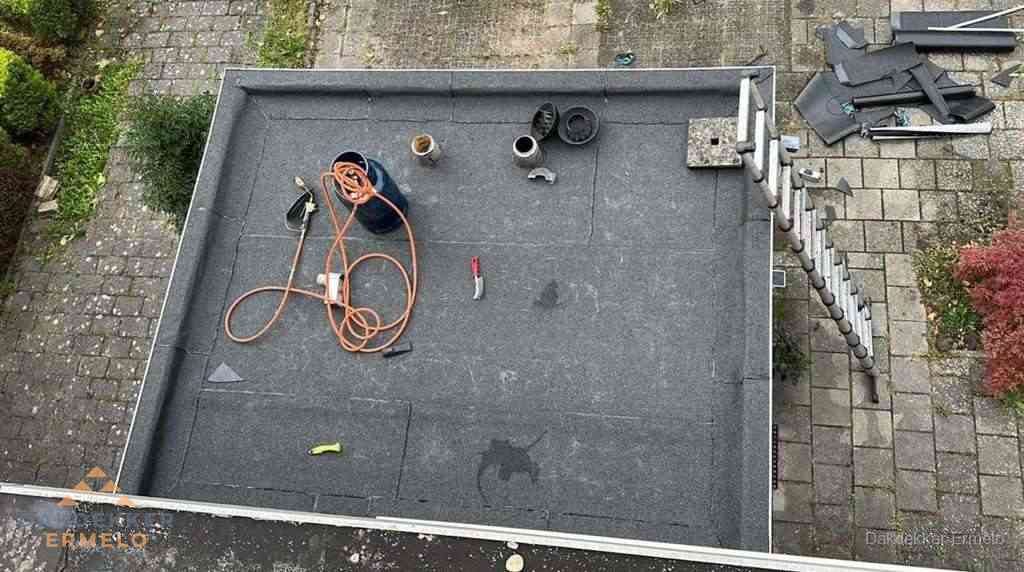 Plat dak met nieuwe bitumen bedekking in Ermelo Plat dak met nieuwe bitumen bedekking in Ermelo