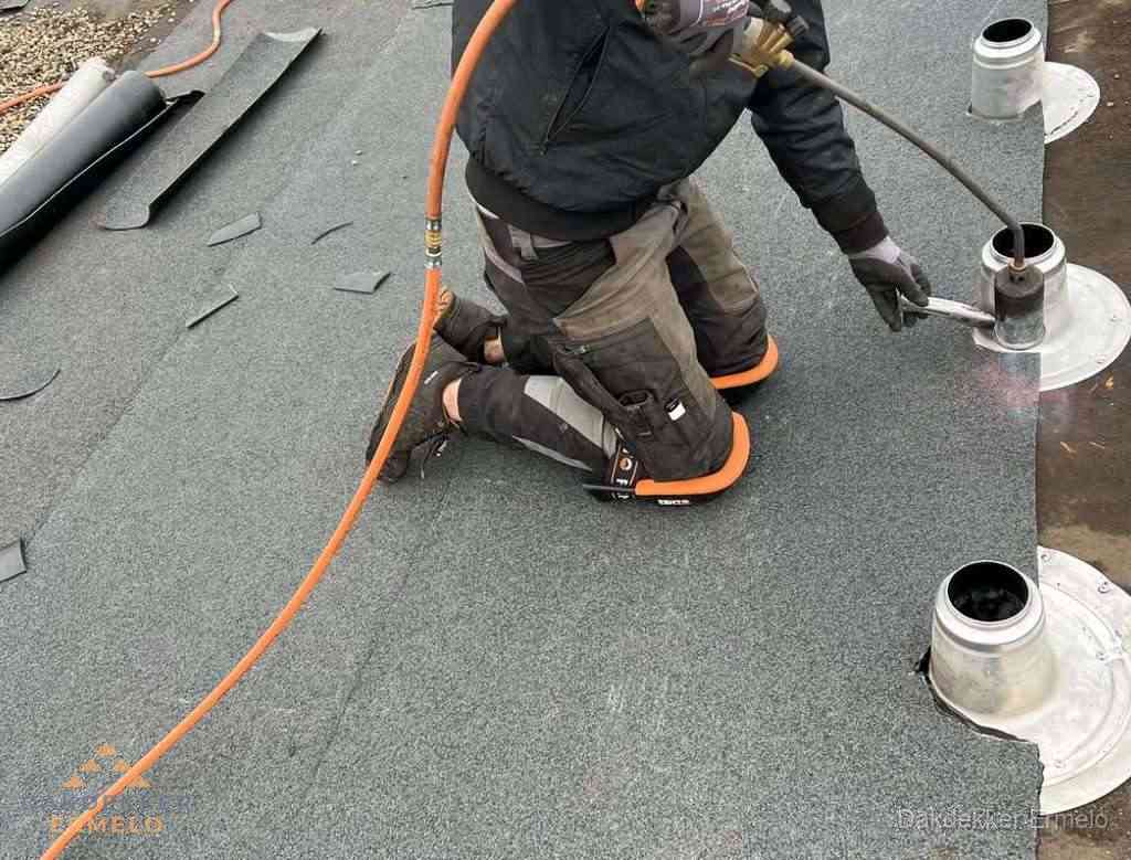 Gereedschap op nieuw plat dak na renovatie in Ermelo Gereedschap op nieuw plat dak na renovatie in Ermelo